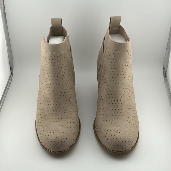 DV by Dolce Vita Boot Sz 8 Bootie Beige Soft Comfy Elastic Ankle Wedge NWOT - Picture 3 of 11
